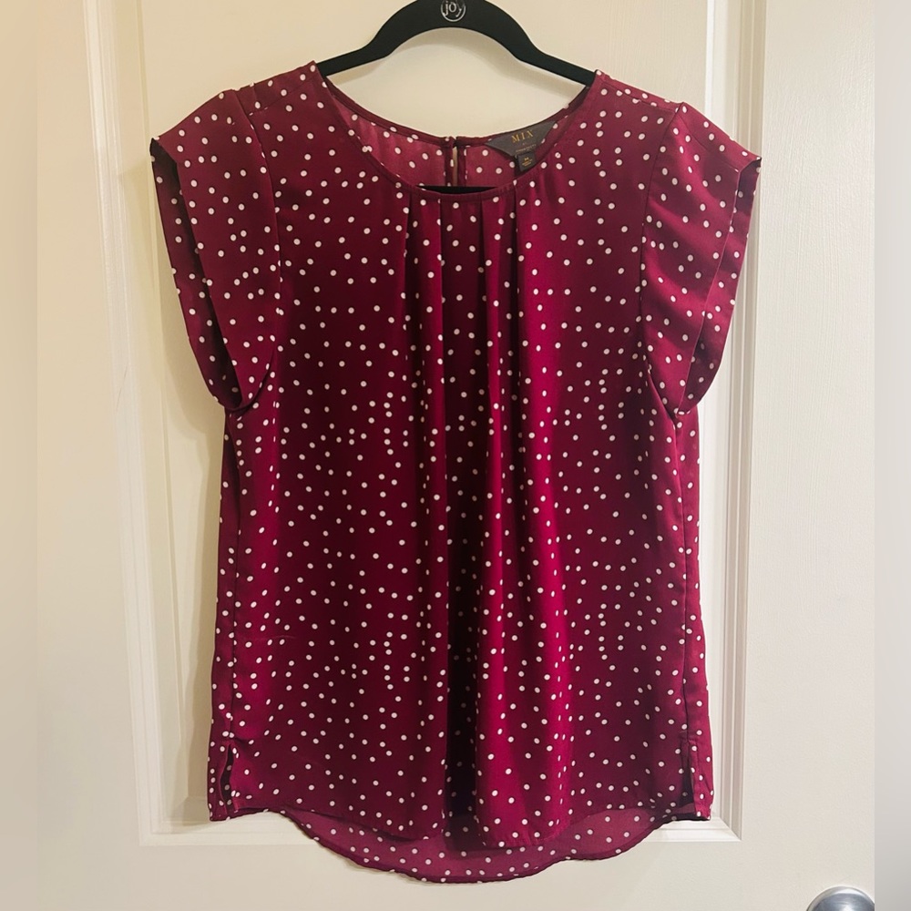 41 Hawthorn Medium Burgundy and White Dot Top